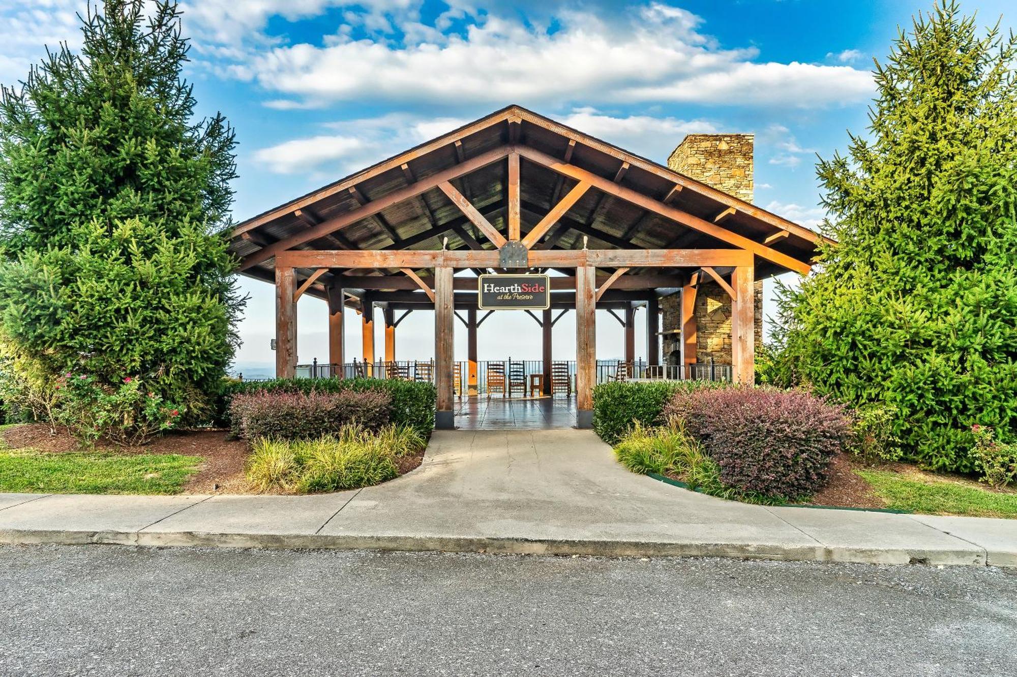 Epic Mountain Views, Hot Tub, Game Room, Sleeps 10 Sevierville Exterior foto